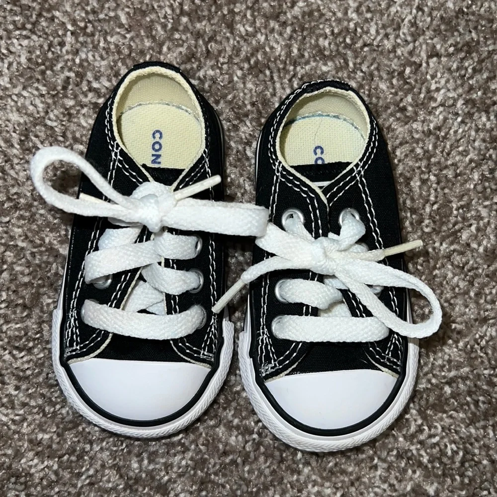 Baby/toddler converse - Picture 1 of 5